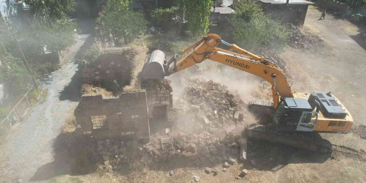 Başakpınar’a 4 Koldan Çıkarma