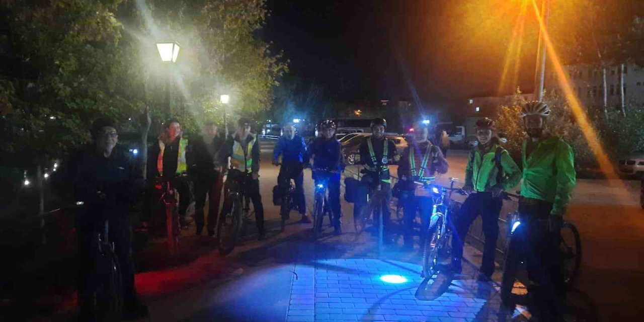 Doğa Tutkunlarından 30 Kilometrelik Bisikletli Gece Turu