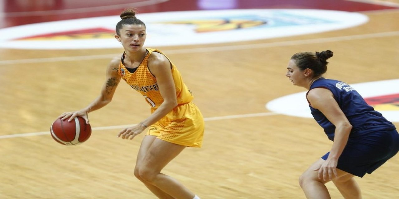 Başkan Palancıoğlu, Turnuvanın 2. Gününde Başarılı Olan Takımları Kutladı