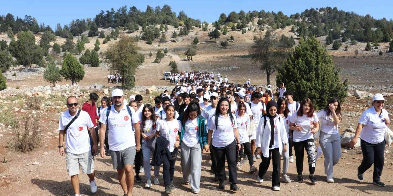 Gençler Toroslar’da Buluştu