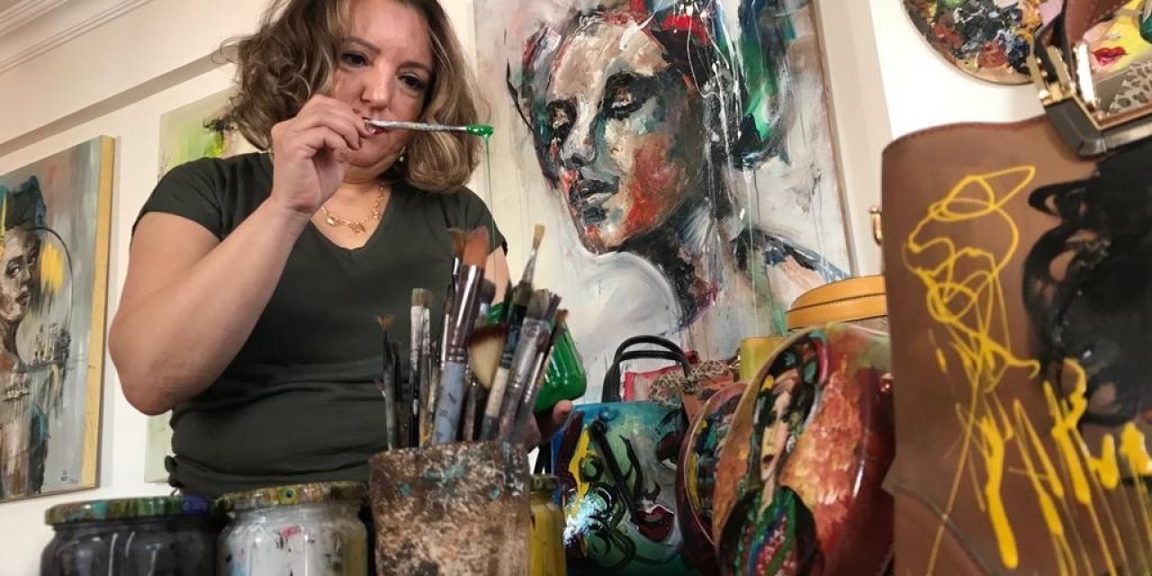 Hemşirelikten Dünyaya Çanta Tasarlayan Bir Ressama