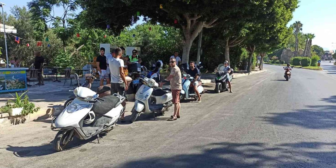 Antalya’da 6 Bin 600 Motosiklet Sürücüsünü Denetlendi