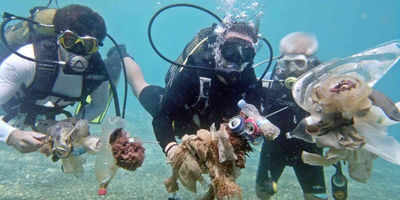 Zıpkınla Balık Avlar Gibi Izgara Şişiyle Çöp Avladılar, Çöpten Şiş Yaptılar
