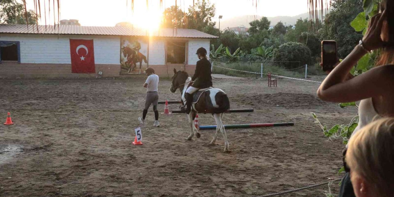 Rusya Uyruklu Çocuklar Binicilik Yarışında Ter Döktü