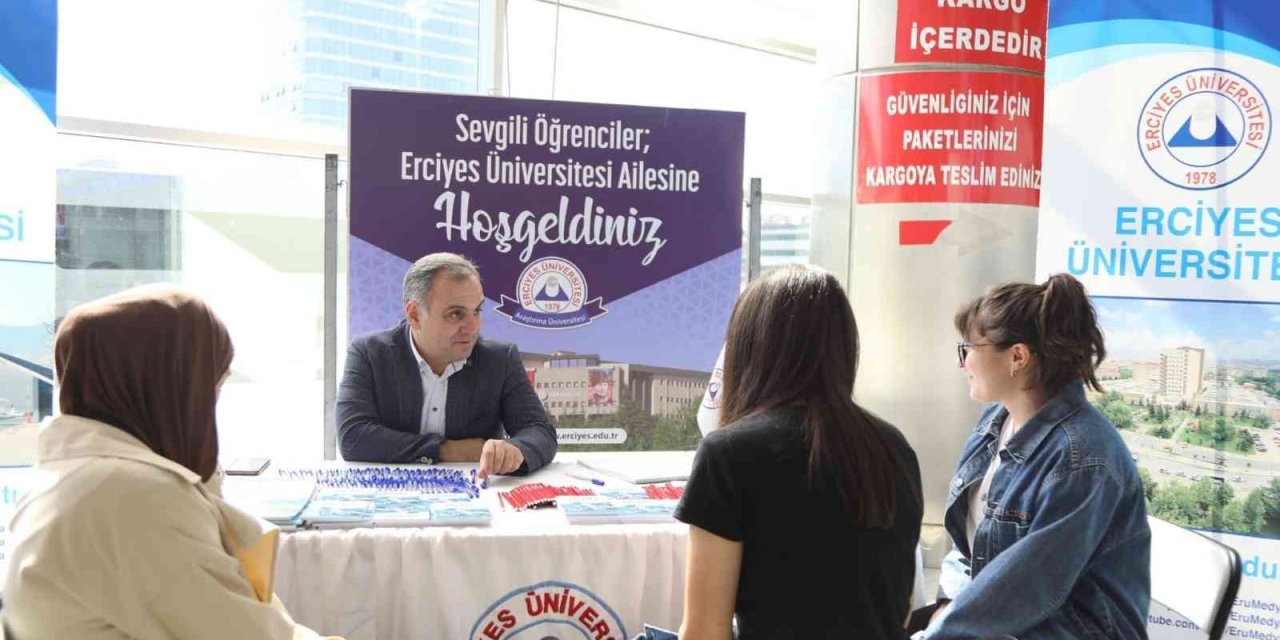 Rektör Altun, Erü’nün Yeni Öğrencilerini Karşıladı