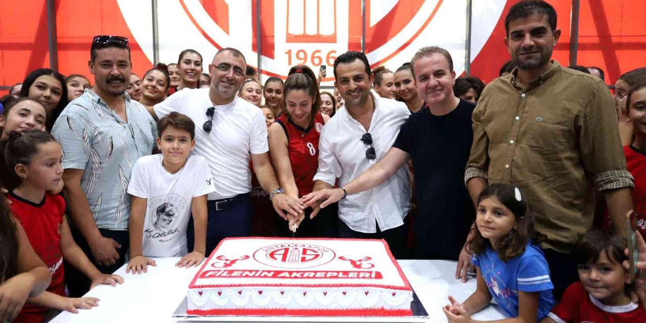 Antalyaspor Ahmet Uluç Spor Salonu Ve Voleybol Sezonu Açıldı