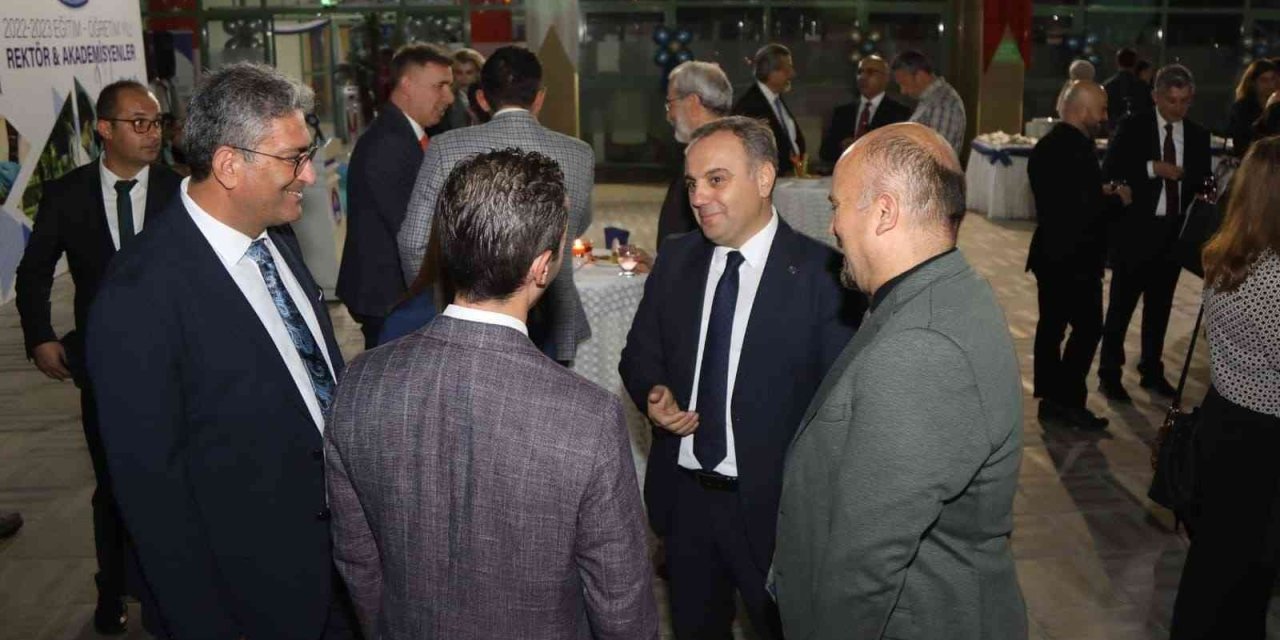 Erü Rektörü Altun, Tıp Fakültesi Akademisyenleri İle Bir Araya Geldi