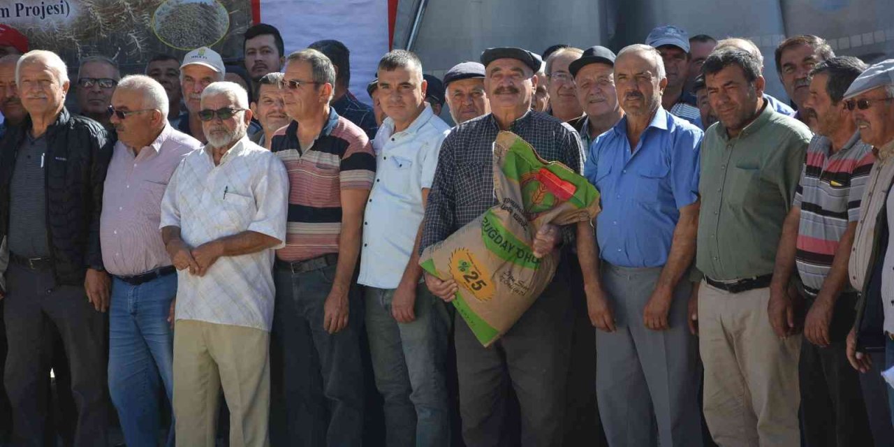 200 Çiftçiye 50 Ton Sertifikalı Buğday Tohumu Dağıtıldı