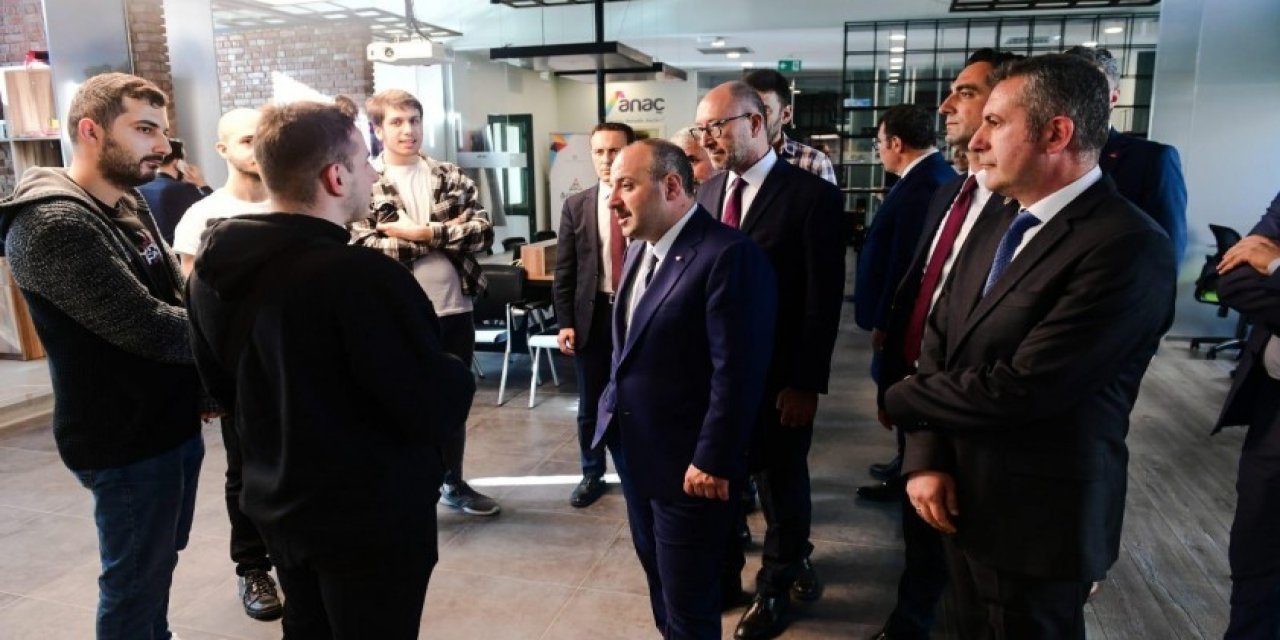 Bakan Varank, Anadolu Üniversitesi Girişimcileri Ve Öğrencileriyle Bir Araya Geldi