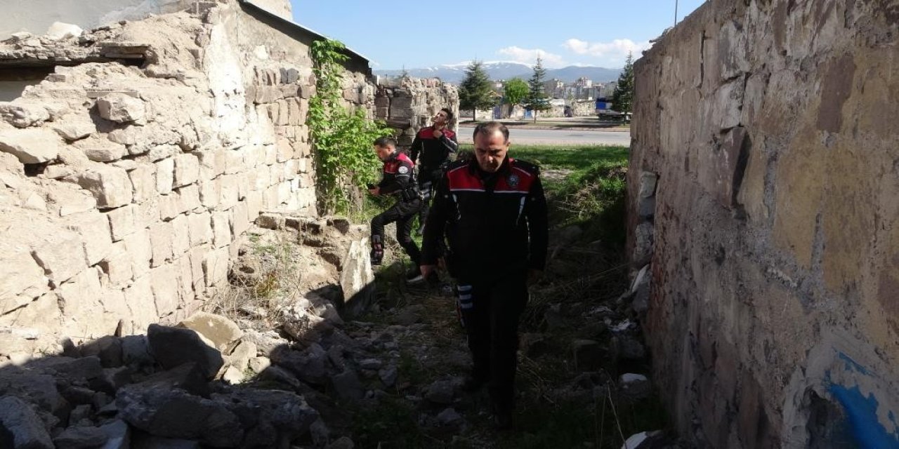 Yunuslar 1 Ayda 12 Bin 384 Kişiyi Sorguladı