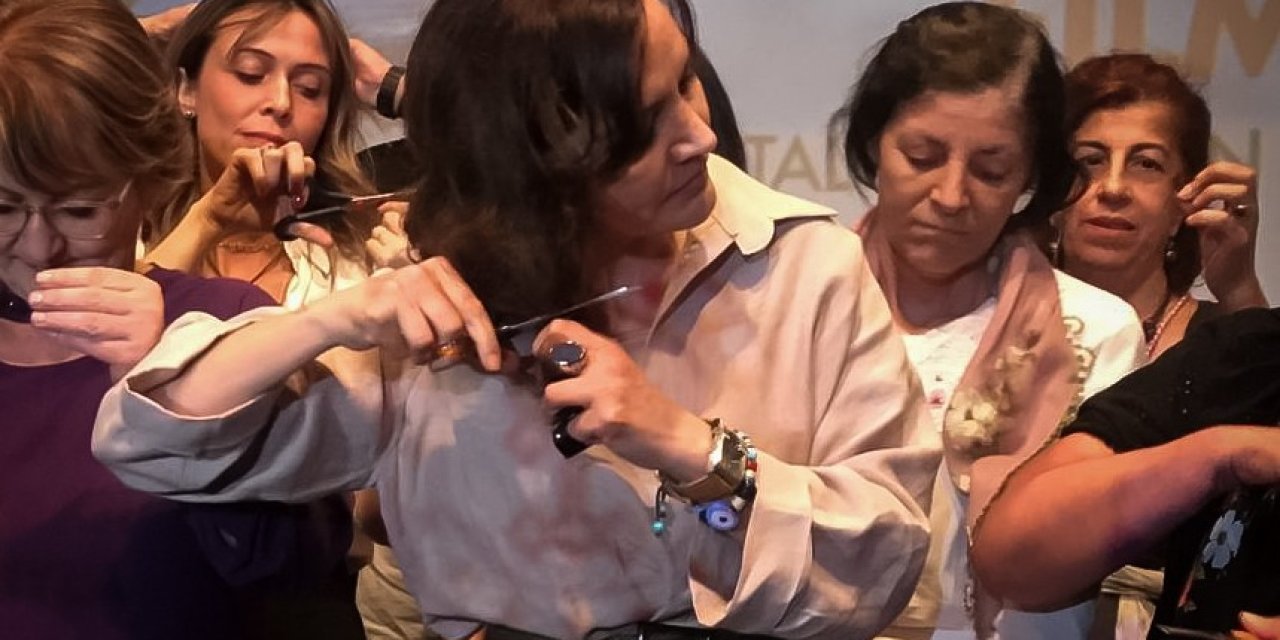 Altın Portakal’da Kadınlardan Oluşan Film Ekibi Söyleşi Sonrasında Saçlarını Kesti