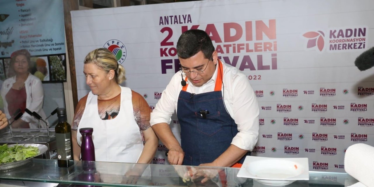 Tütüncü, Kadın Kooperatifleri Festivali’nde Yemek Pişirdi