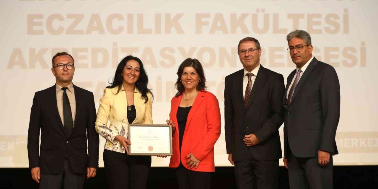 Erü Eczacılık Fakültesi Eczakder Tarafından Yeniden Akredite Edildi