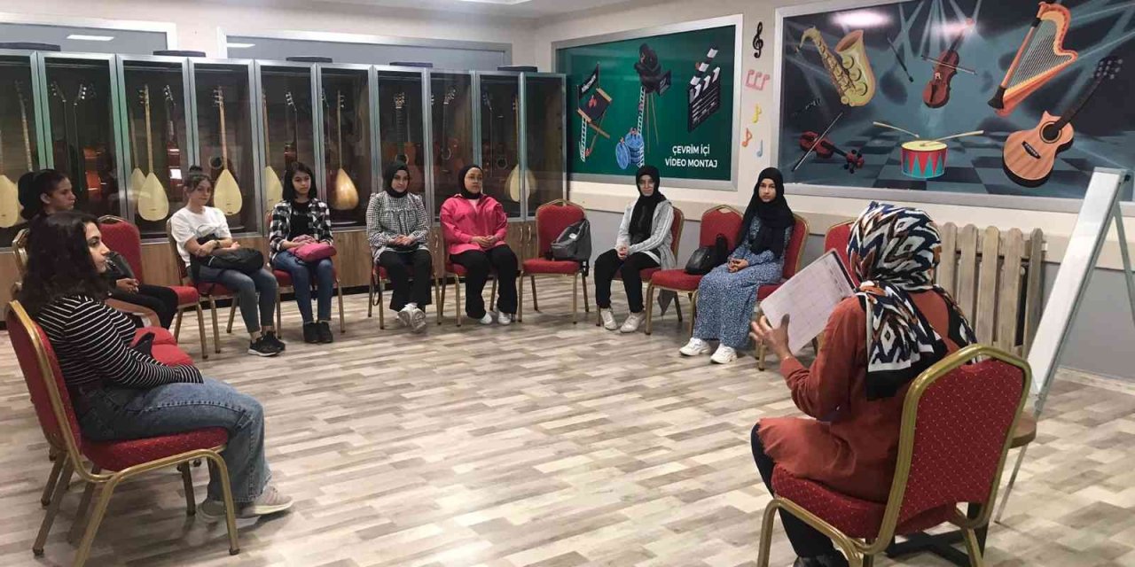 Büyükşehir’in Ödüllü Projesi Değer Gençlik’te Yeni Eğitim Öğretim Yılı Dersleri Başladı