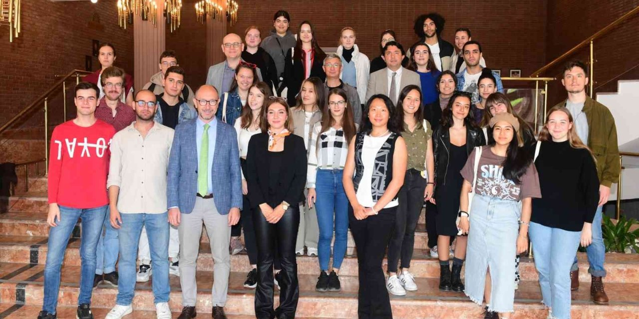 Rektör Erdal, Erasmus Öğrencileriyle Oryantasyon Programında Bir Araya Geldi