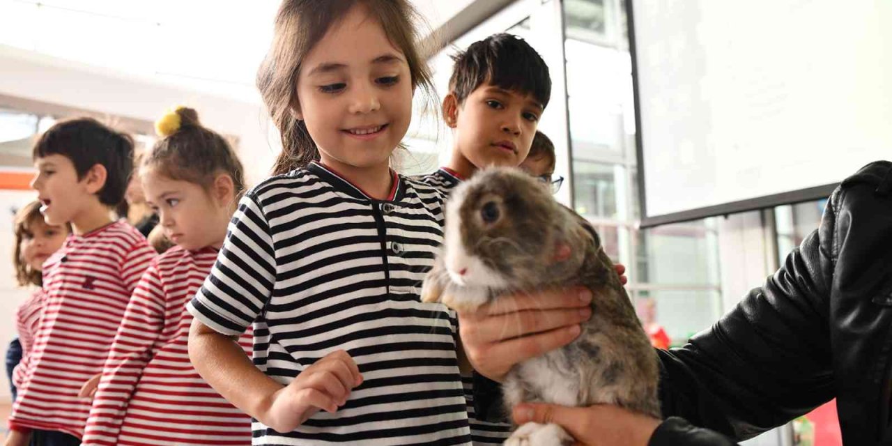 Çocuklara Hayvan Sevgisi Aşılanıyor