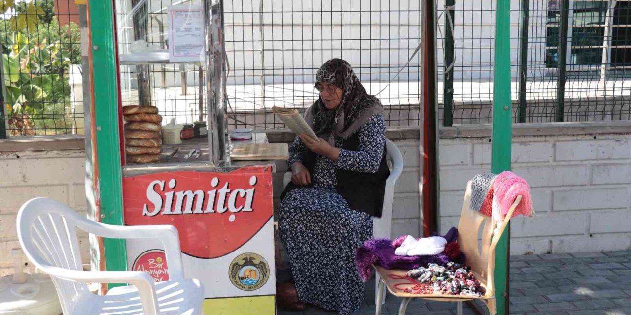 18 Yıldır Simit Tezgahıyla Hem Cezaevindeki Oğluna Hem Torunlarına Bakıyor
