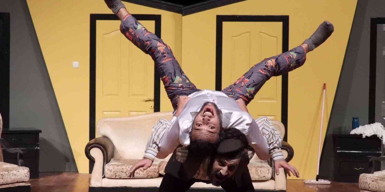 ‘Darısı Başımıza’ Kbt Sahnesinde