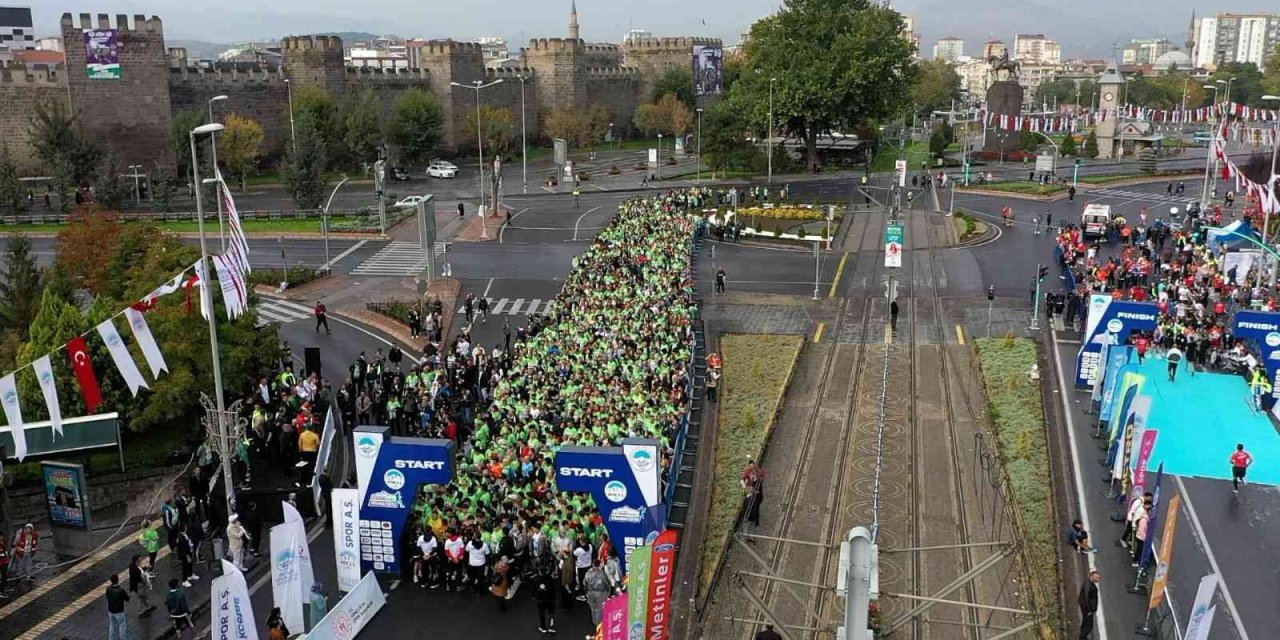 Uluslararası Kayseri Yarı Maratonu Başladı