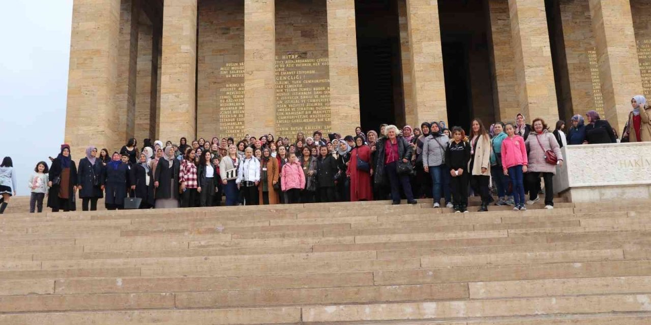 Çifteler Belediyesi’nden Kadınlara Kültür Gezisi
