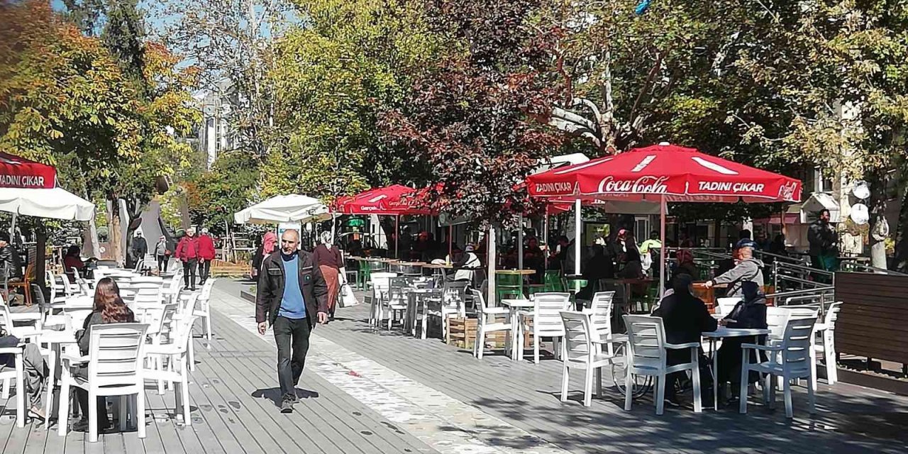 Eskişehirliler Sıcak Havanın Tadını Çıkardı