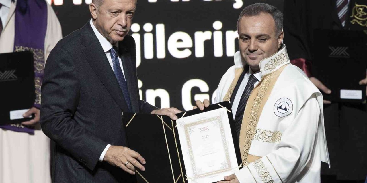 Cumhurbaşkanı Recep Tayyip Erdoğan’dan Erü’ye Ödül