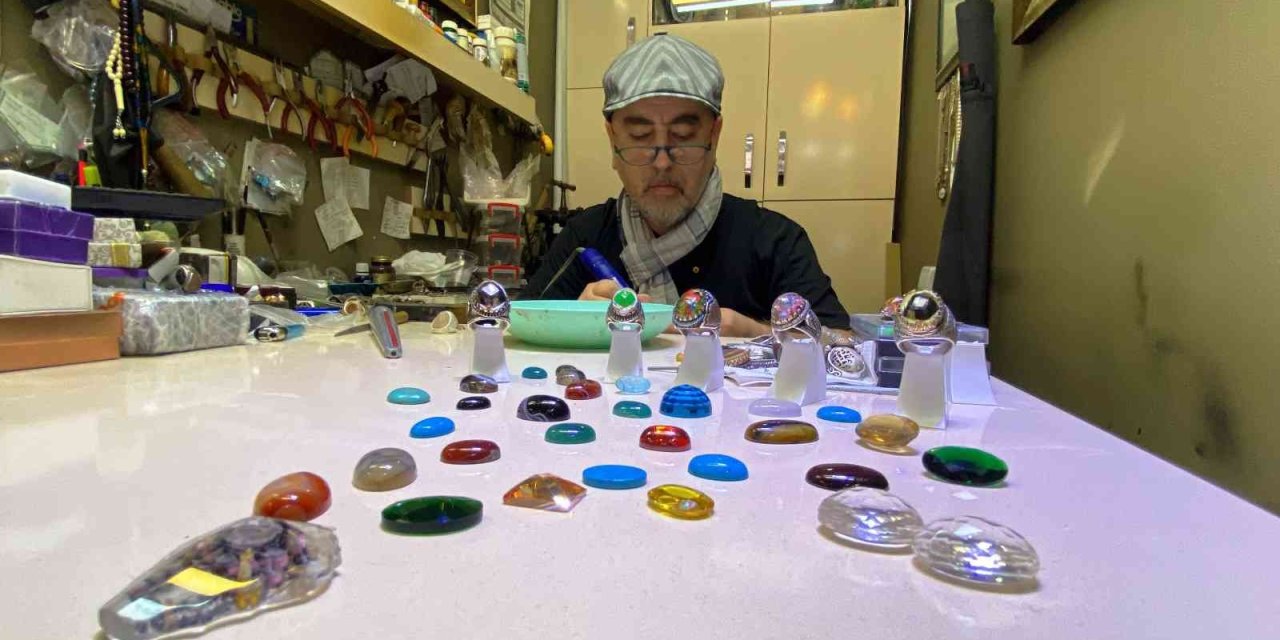 Tarihi Mekanları Yüzüklere Sığdırıyor