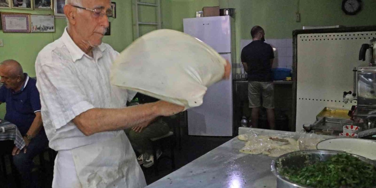 78 Yaşındaki Börek Ustası Yaptığı İşle Gençlere Taş Çıkartıyor