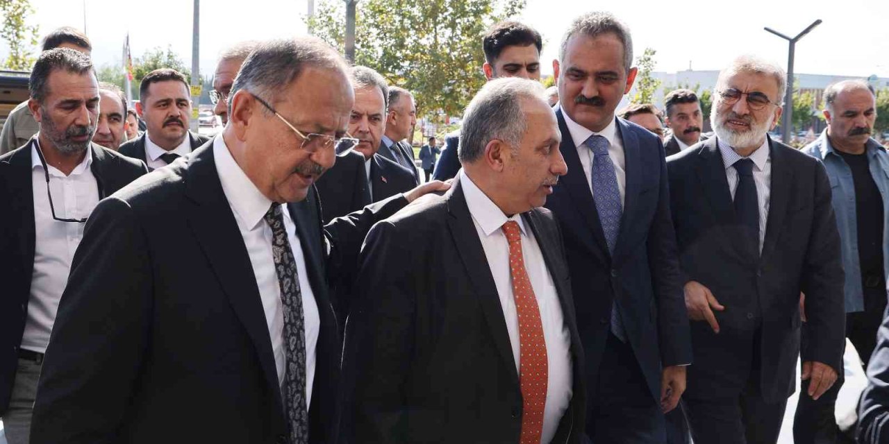 Başkan Yalçın, Bakan Özer’e Eğitim Yatırımlarını Anlattı