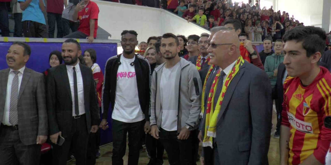 Kayserisporlu Futbolcular Lise Öğrencileriyle Buluştu