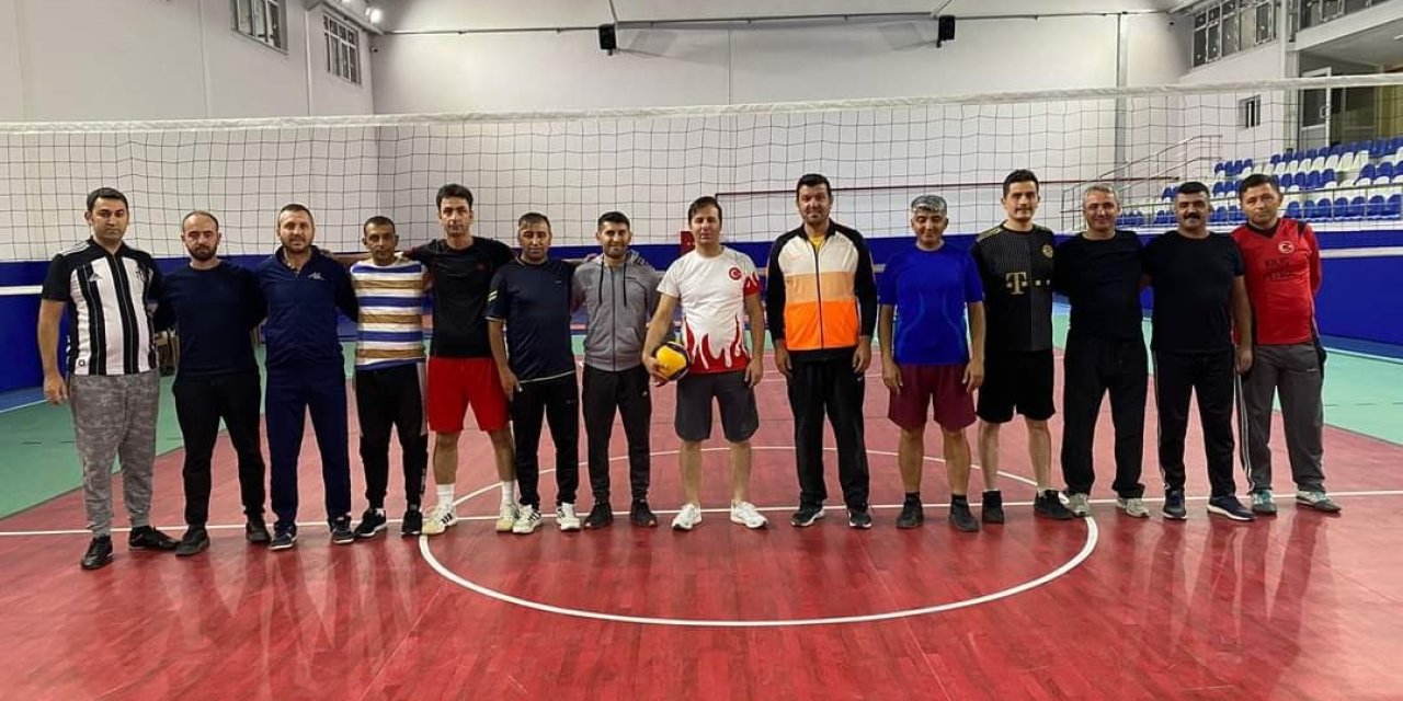 Tomarza’da Cumhuriyet Kupası Voleybol Turnuvası Başladı