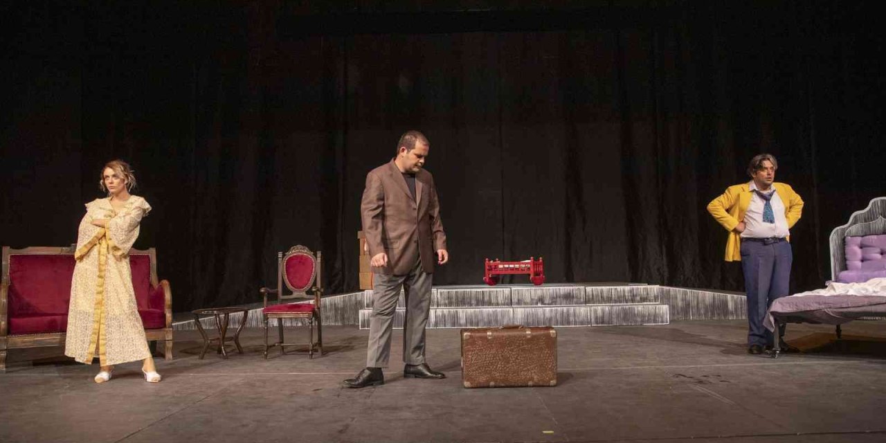 Mersin’de Şehir Tiyatrosu, Perdelerini Açıyor