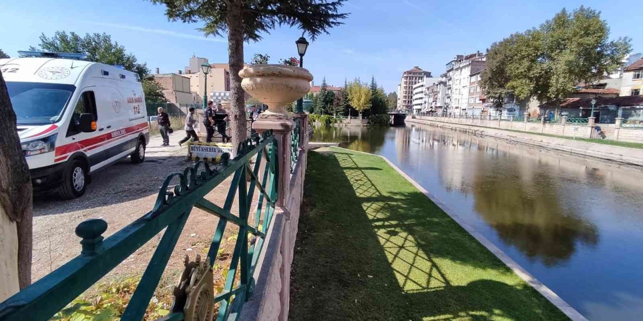 Porsuk Çayı’nda Kalbi Duran Şahıs, Kalp Masajıyla Kurtarıldı