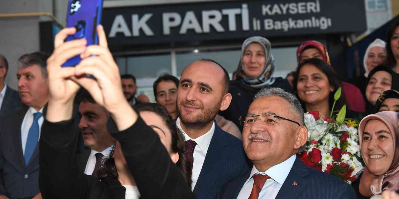 Büyükkılıç, Kurtulmuş İle Birlikte Ak Parti İl Teşkilatıyla Buluştu