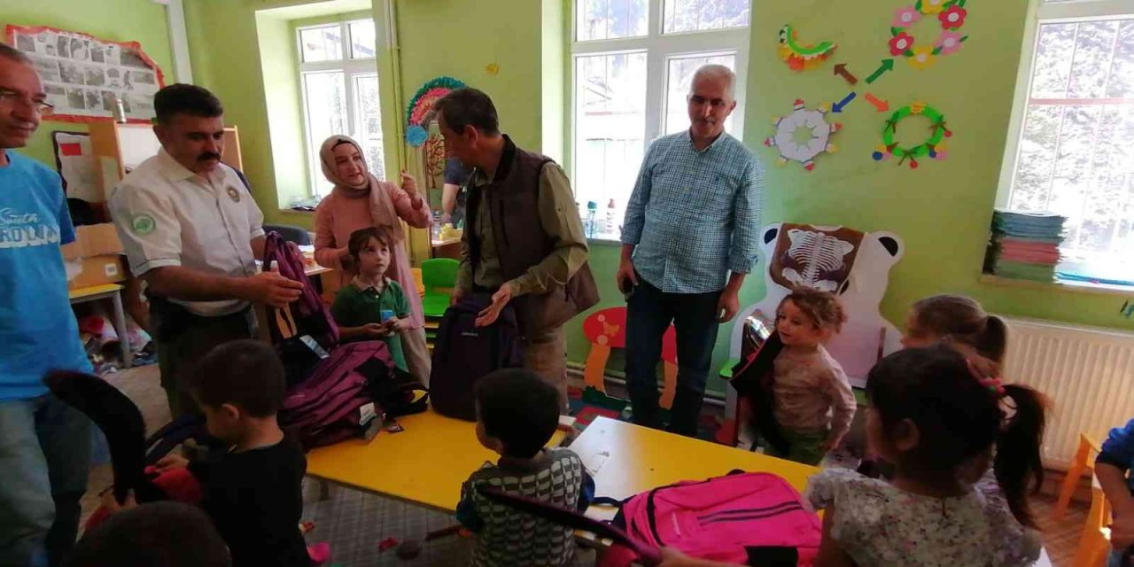 Anaokul Öğrencilerine Kırtasiye Yardımı Dağıtıldı