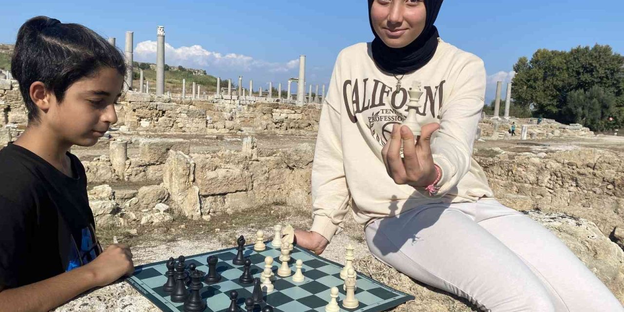 Perge Antik Kenti’nde Satranç Şenliği