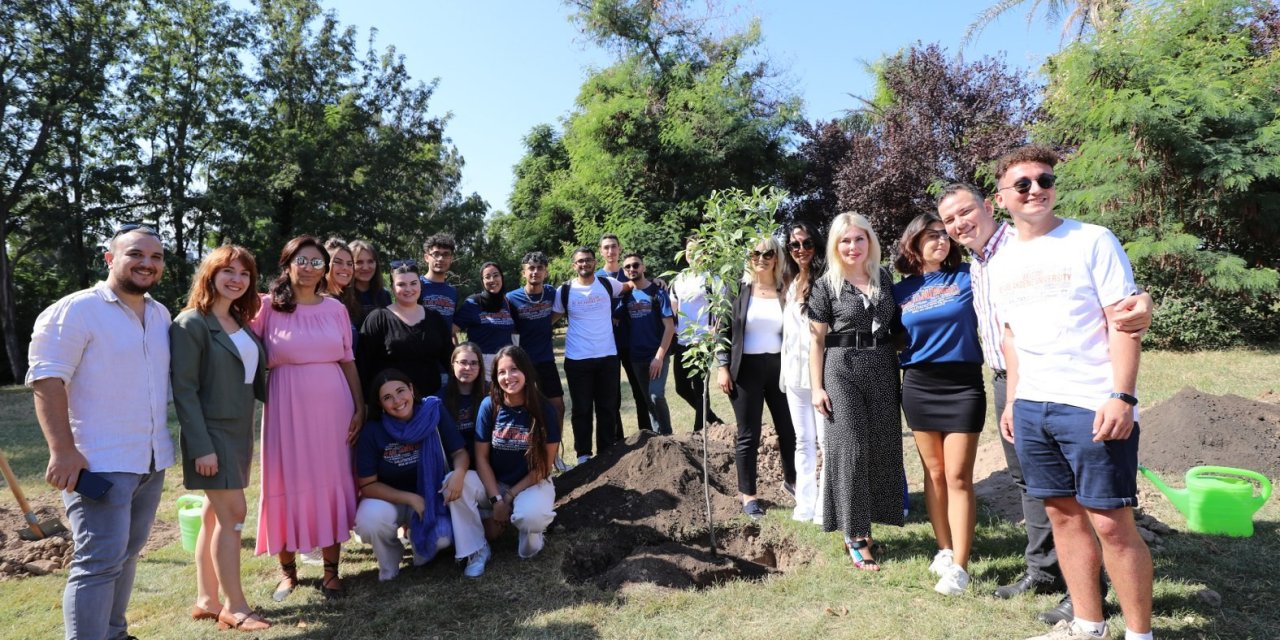 Rektör Prof. Dr. Özlenen Özkan, Yabancı Öğrencilerle Fidan Dikti