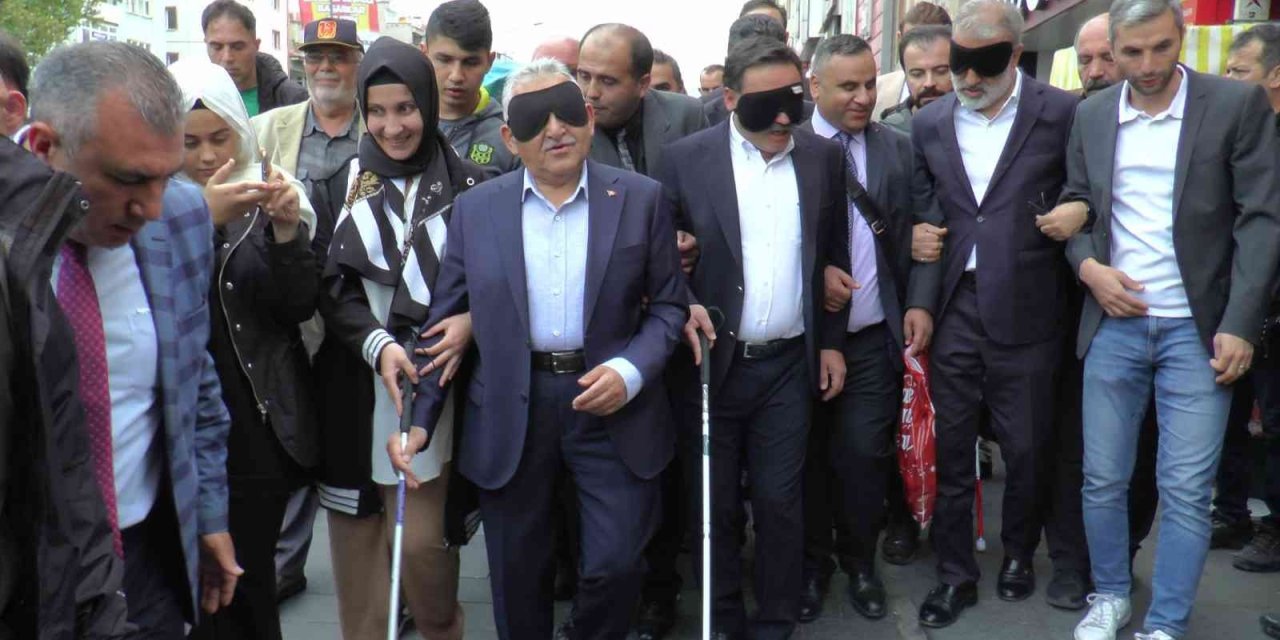 Protokolden Göz Bantlı, Değnekli Farkındalık