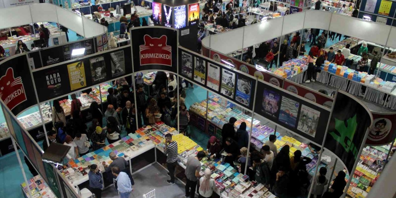 Kitap Fuarı’na Ziyaretçi Akını