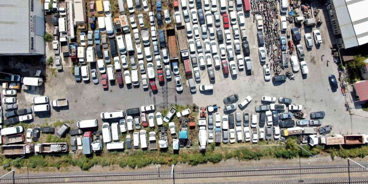 Yediemin Otoparkında Servet Bekliyorlar