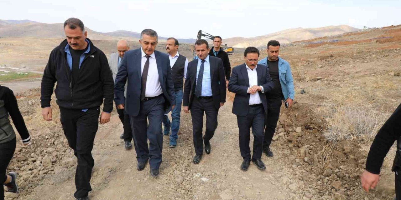 Vali Çiçek, Kuşçu Marina’da Devam Eden Ağaçlandırma Ve Fidan Dikimi Proje Çalışmalarını İnceledi