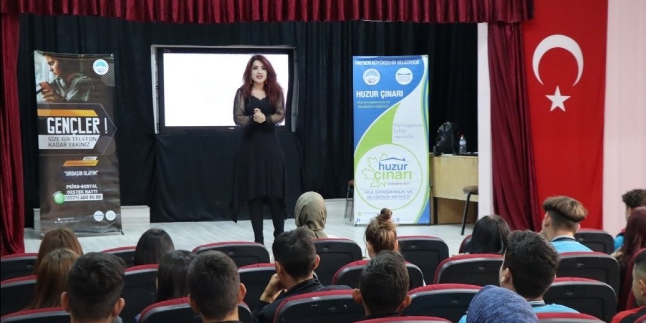 Gençlik Projeleriyle Ödül Alan Büyükşehir’den ’önce Gençler’ Diyen Eğitim Faaliyetleri