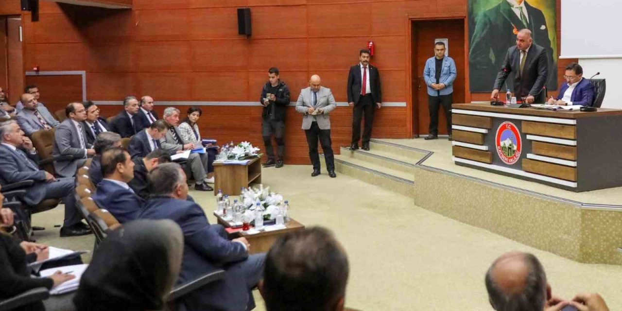 Vali Çiçek: “amacımız Vatandaşlarımıza En İyi Hizmeti Sunmak”