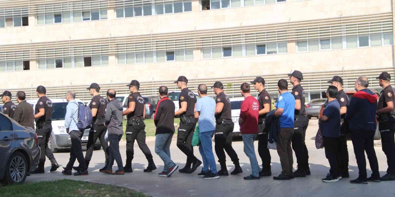 Fetö Operasyonunda Gözaltına Alınan 102 Şüpheli Adliyeye Sevk Edildi