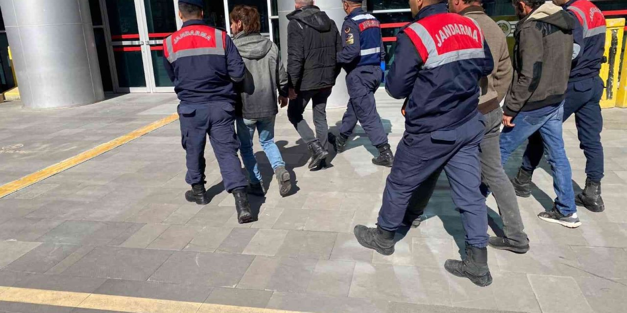 Çalıntı Traktör İle Yakalanan 4 Şüpheliden 1’i Tutuklandı