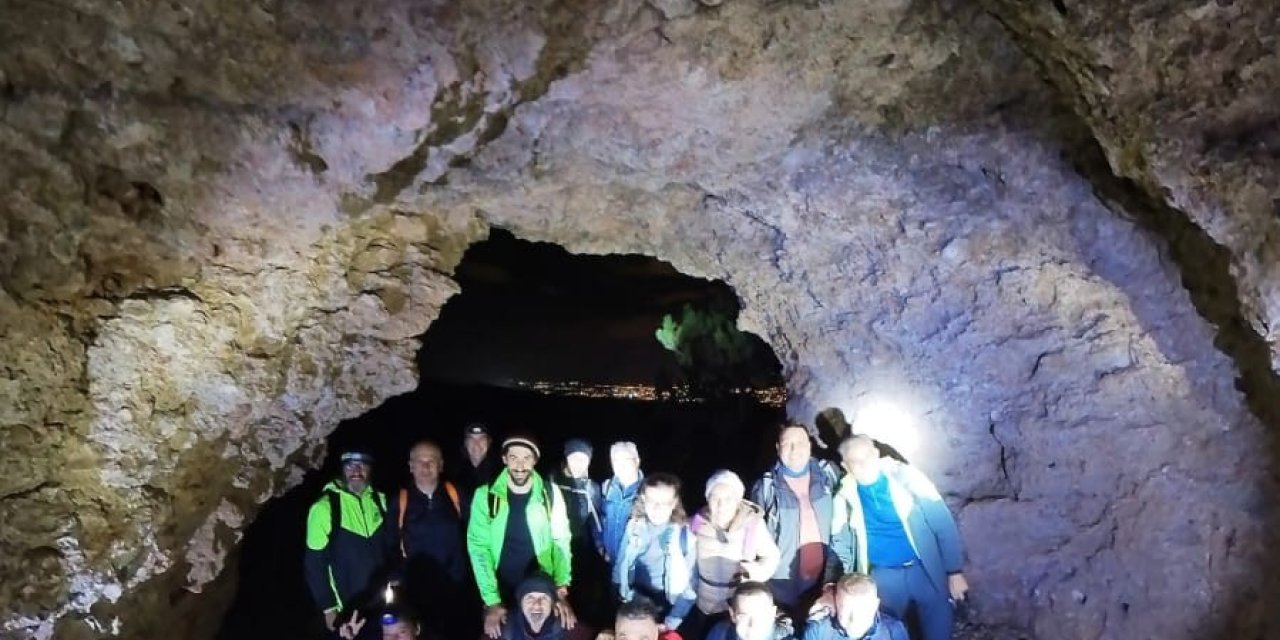 Doğa Tutkunları Gece Yürüyüşünde 10 Kilometreyi Devirdi