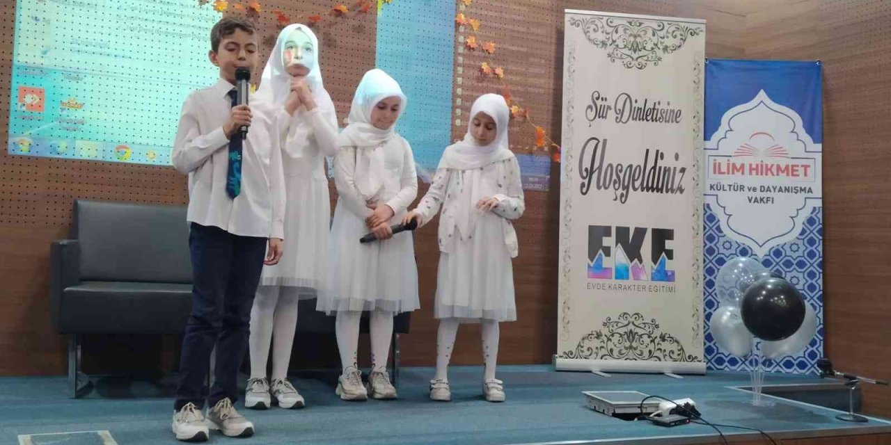 İlim Hikmet Vakfı Öğrencilerinden Duygulu Şiir Dinletisi
