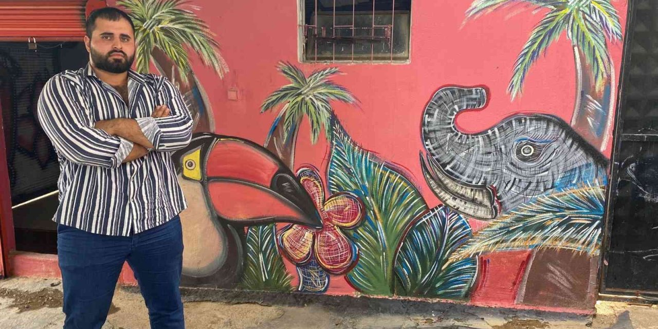 Doktor Tavsiyesiyle Ressam Olan Üniversiteli Genç Mahalleyi Açık Hava Sergisine Çevirdi