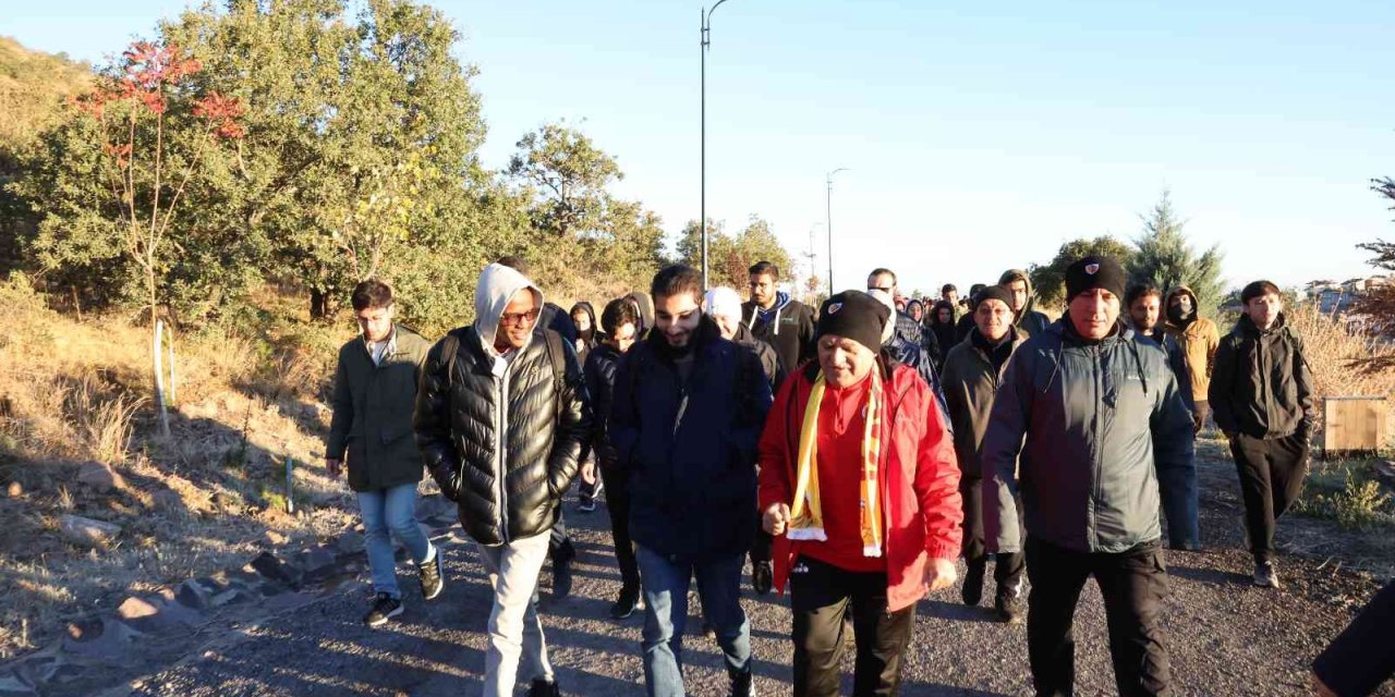 Başkan Büyükkılıç, Gençlik Meclisi Üyeleriyle Sabah Yürüyüşü Yaptı