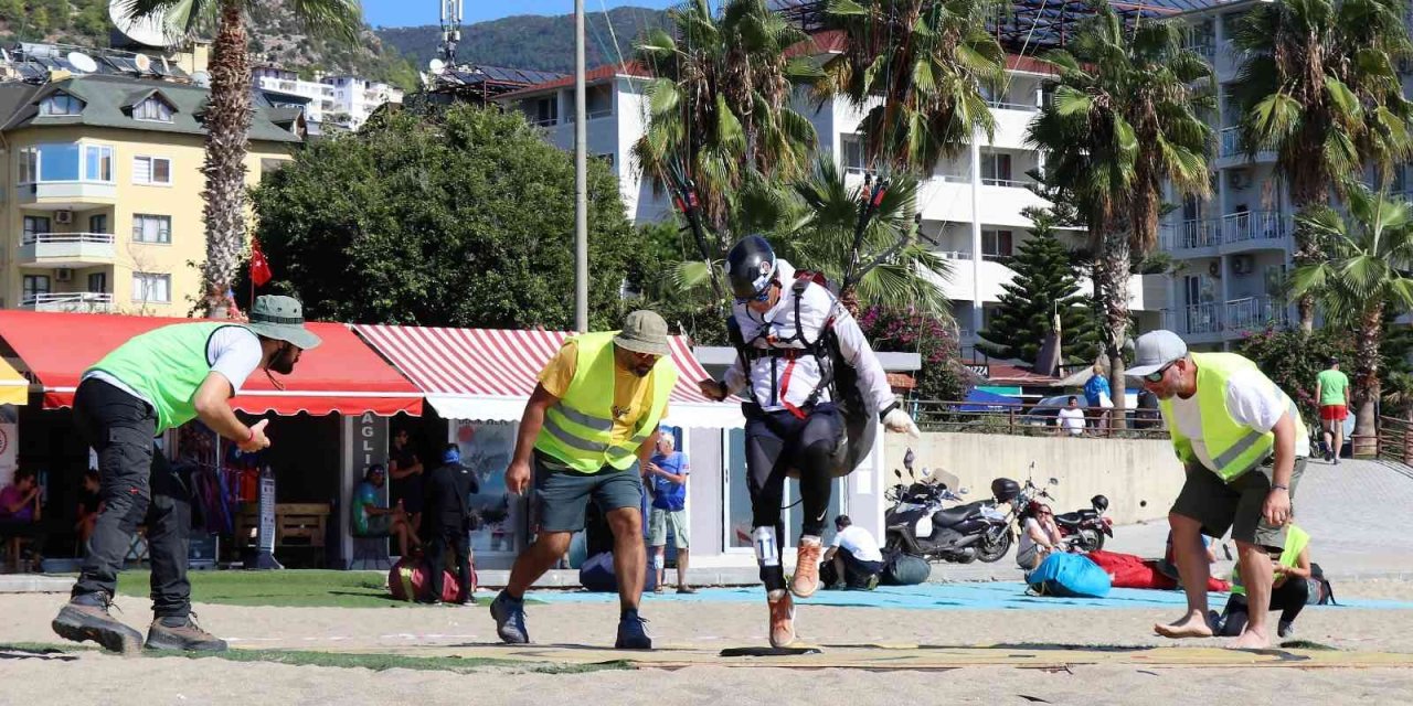 Dünya Yamaç Paraşütü Hedef Şampiyonası’nda Kazanan George Coted